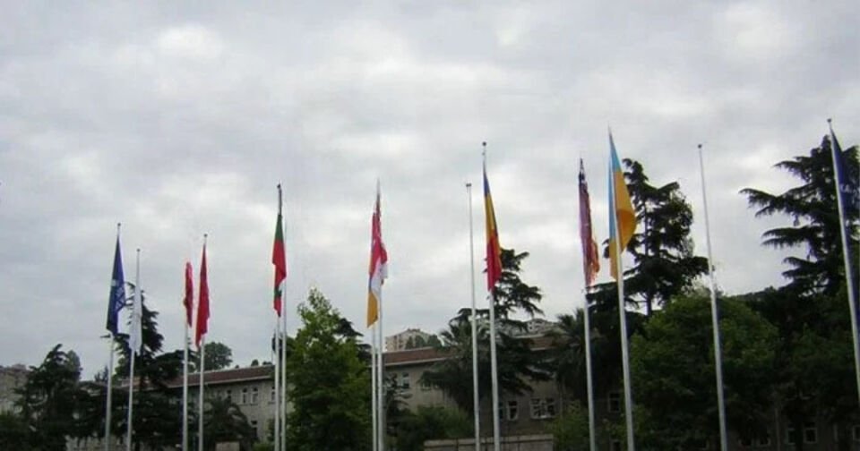 Galvanizli Bayrak Direği - 8 mt - Sonsuz Dönerli