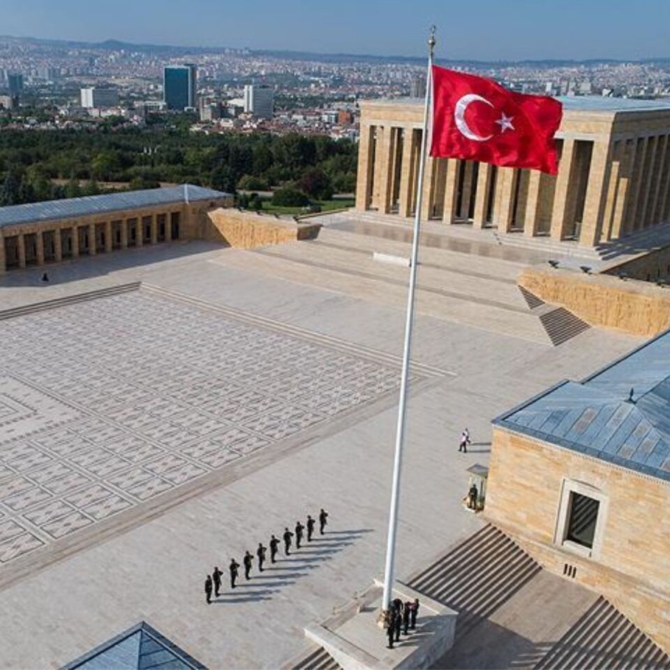 Dev Bayrak Direkleri