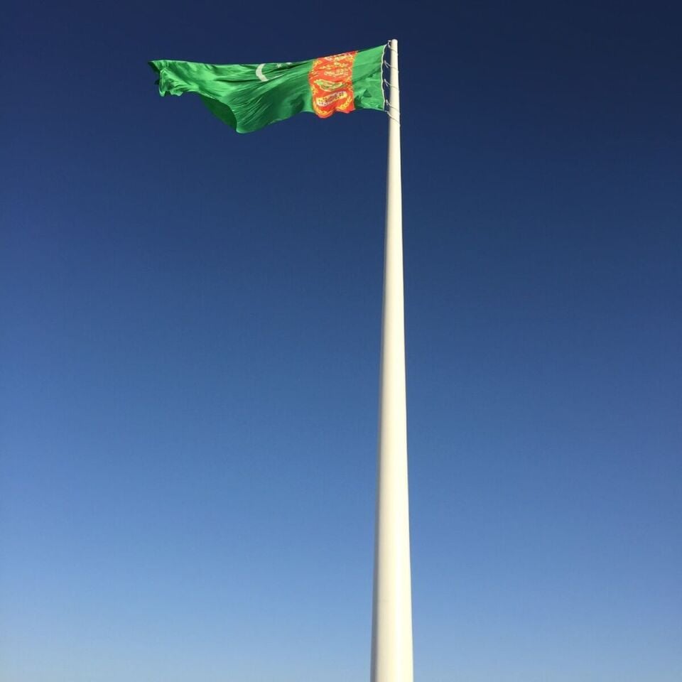 Dev Bayrak Direkleri