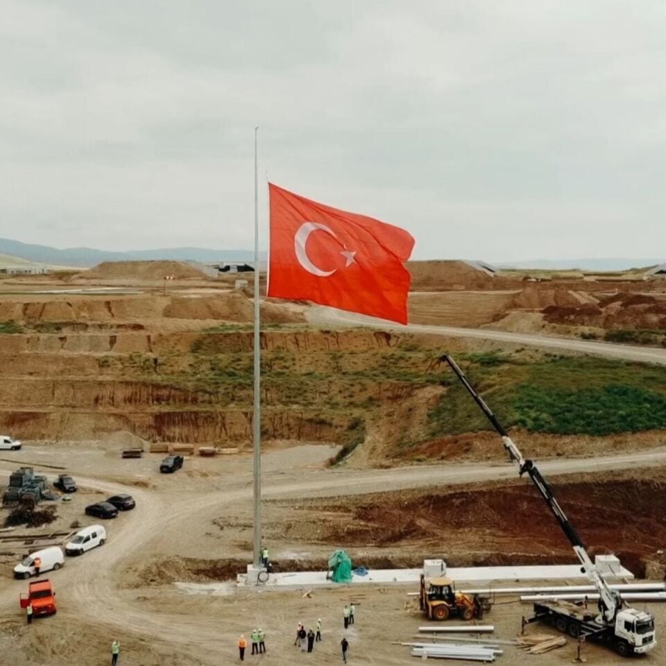 Dev Bayrak Direkleri