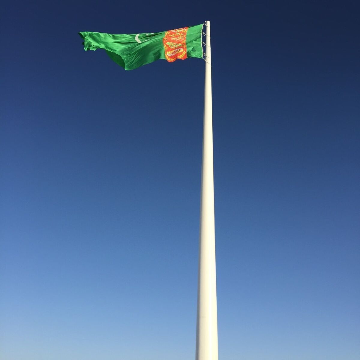 Asansörlü Dev Bayrak Direkleri