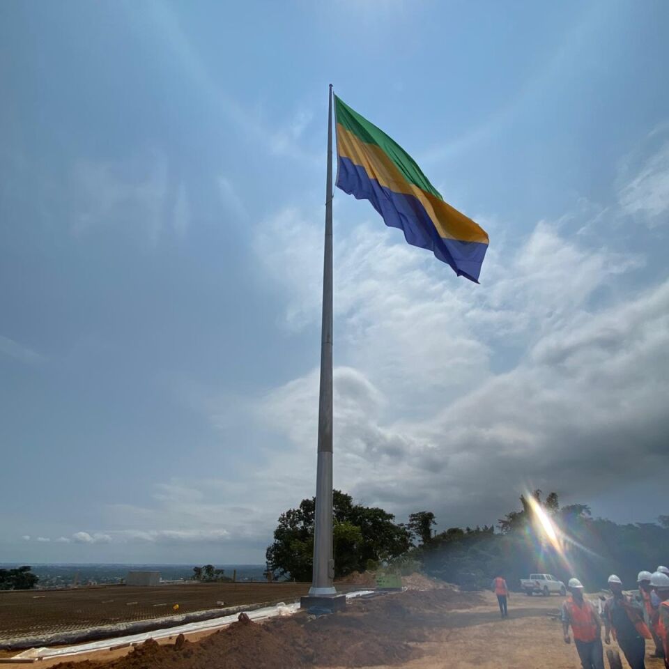 Asansörlü Sonsuz Dönerli Dev Bayrak Direkleri