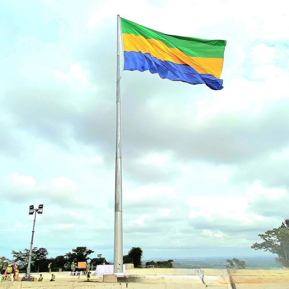 Asansörlü Sonsuz Dönerli Dev Bayrak Direkleri